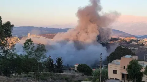 Israeli Bombing Raids Hit Southeastern Lebanese Territory